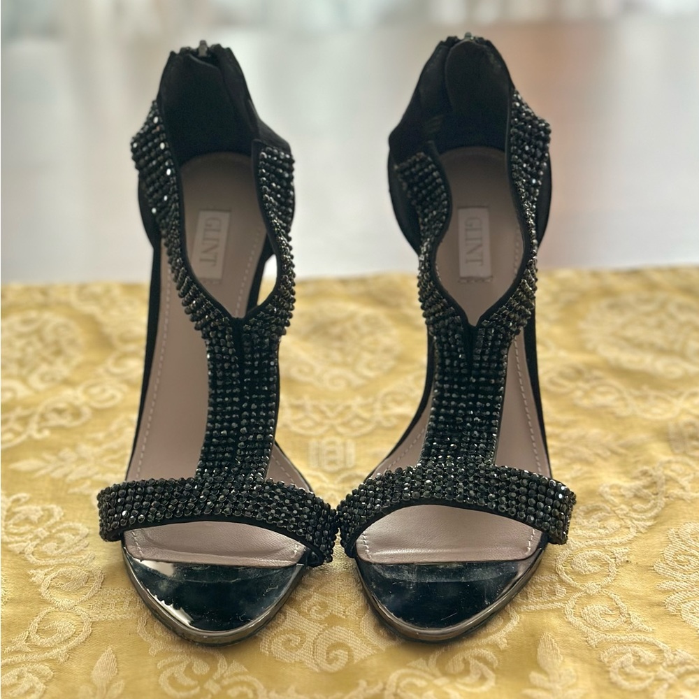 Black dress shoes